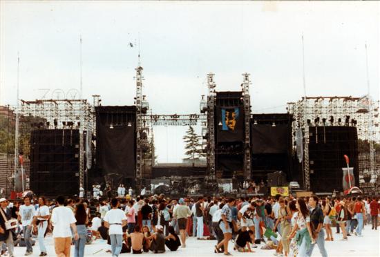 U2gigs.com photos » Zooropa Tour » 1993-07-06 - Rome